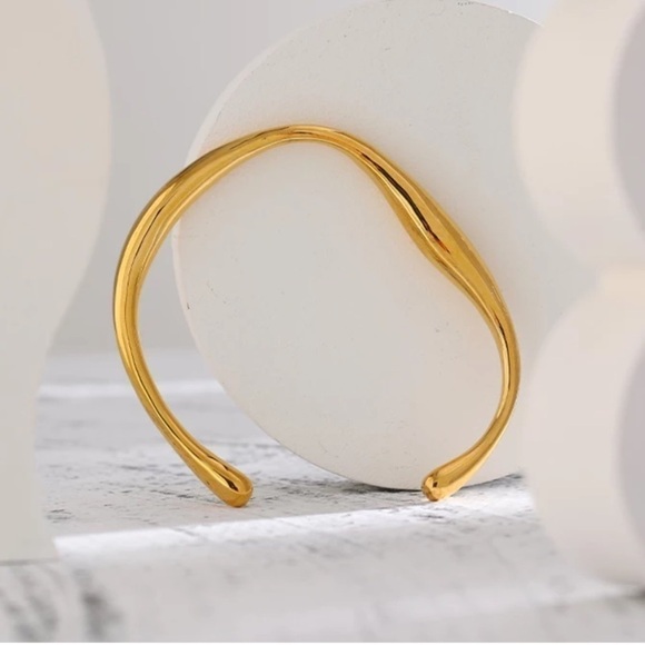 RETRO vibe gold wavy ring - Picture 7 of 9